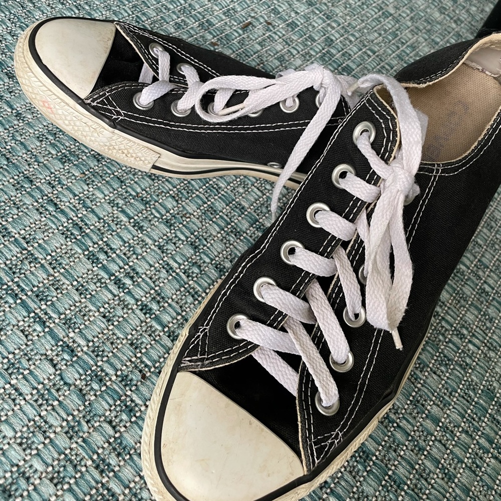 Black low top converse